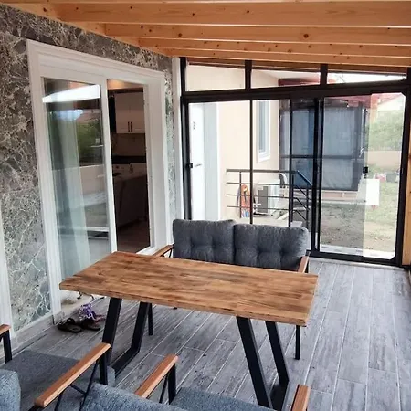 Oenue Acik Bahceli, Muestakil Casa vacanze